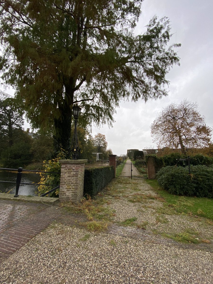 huibvanolden's tweet photo. Park gesloten voor uw veiligheid vandaag. Huis is wel open. Maar ook een volgende keer is huis en tuin mooi om te bezoeken https://t.co/qIm3ztHjau