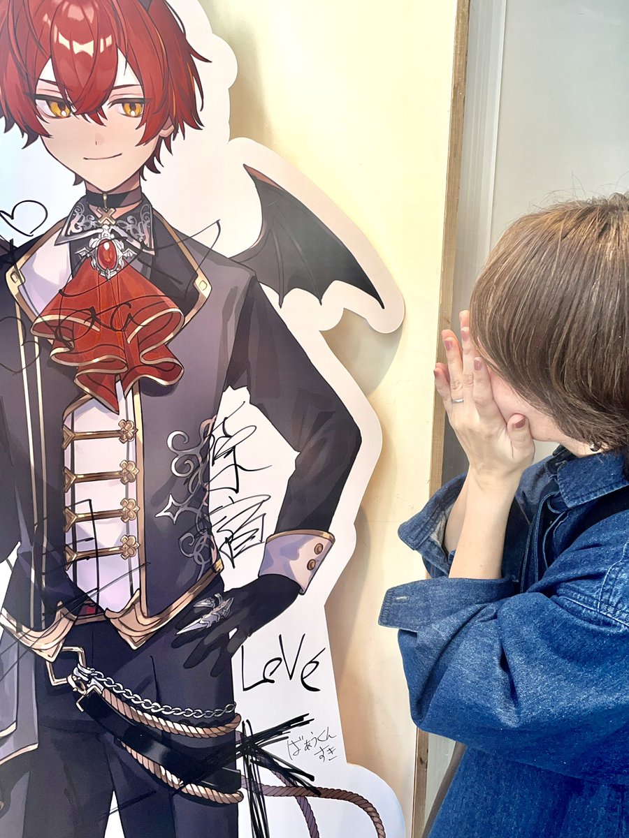 vau1009's tweet photo. knightA原宿ジャック竹下通り行ってきました♡
推しと同じ場所いると言う事実におかしくなりそうでした　フラッグやパネルやサインメッセージ幸せ空間すぎました♡ 推し活万歳
#KnightA #Knight_HW 
#ハロウィン2023 
#ばぁう
#ばぁうくん
#ばぁう民 https://t.co/Df4IX1SeCT