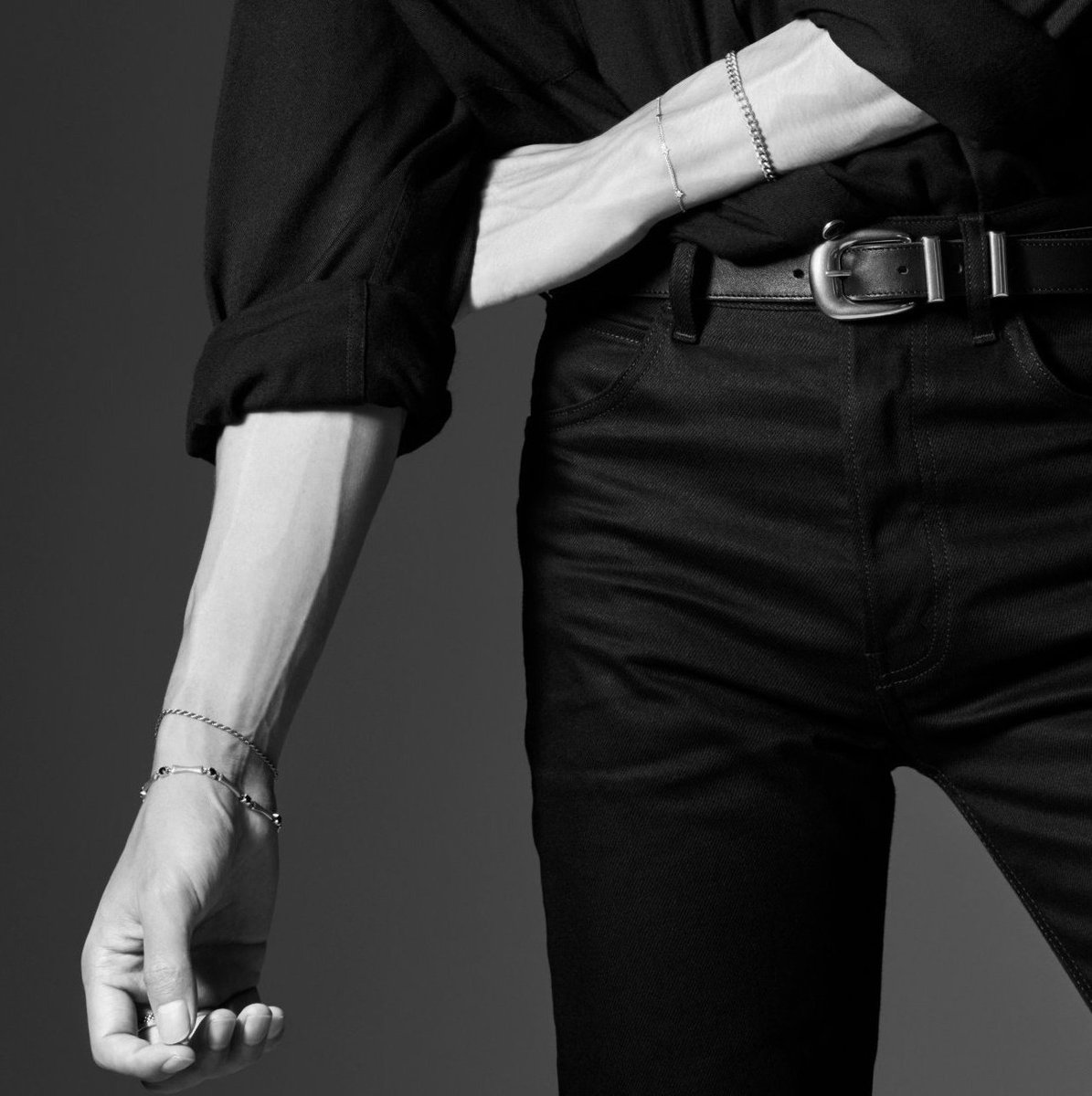 ⠀⠀⠀la cintura ⠀⠀⠀⠀⠀⠀⠀⠀el cinturón