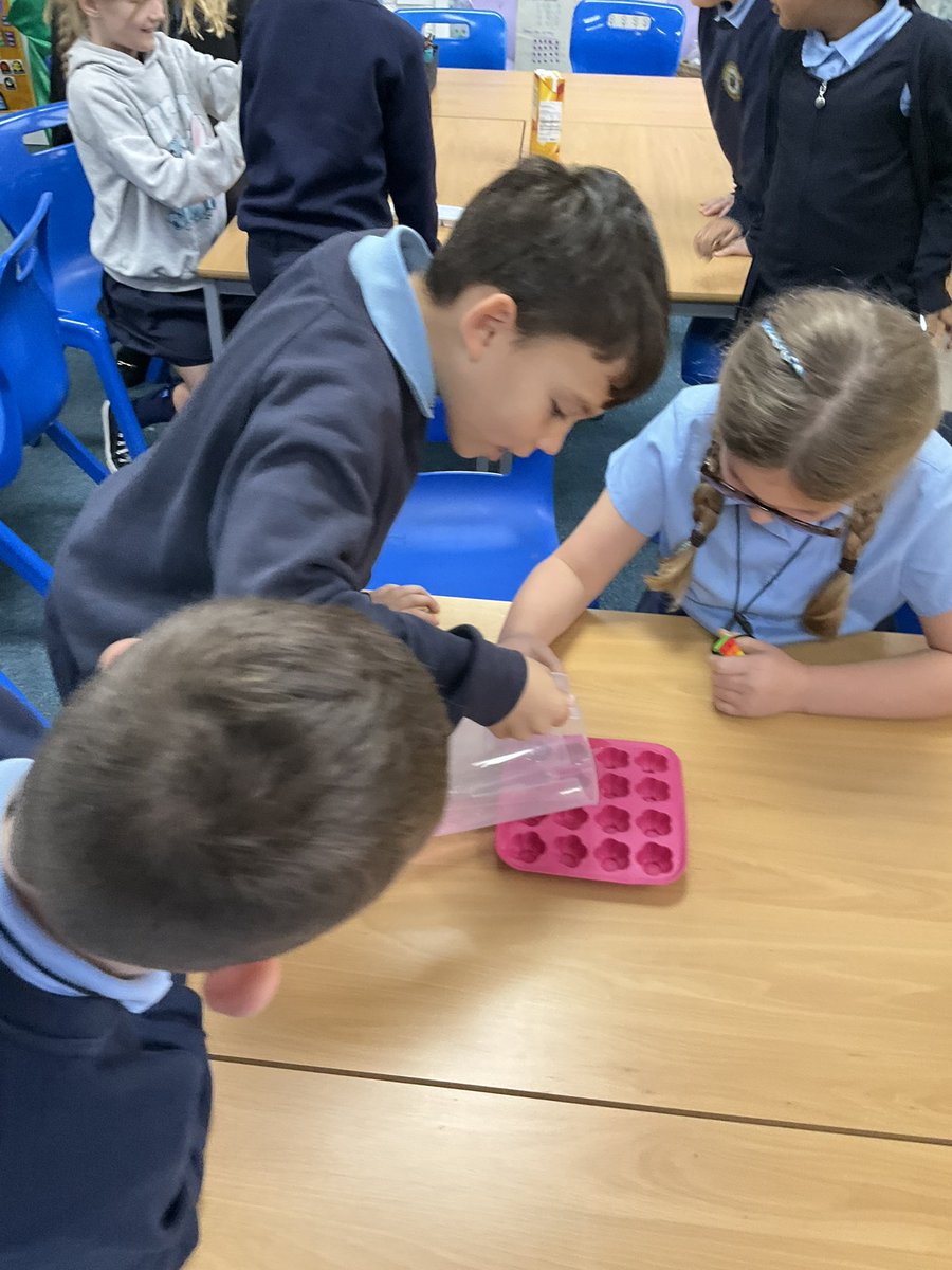 StBernardsep's tweet photo. T4 have been investigating what happens to different liquids when you freeze them #stbScience https://t.co/2QvA4Rpw1M