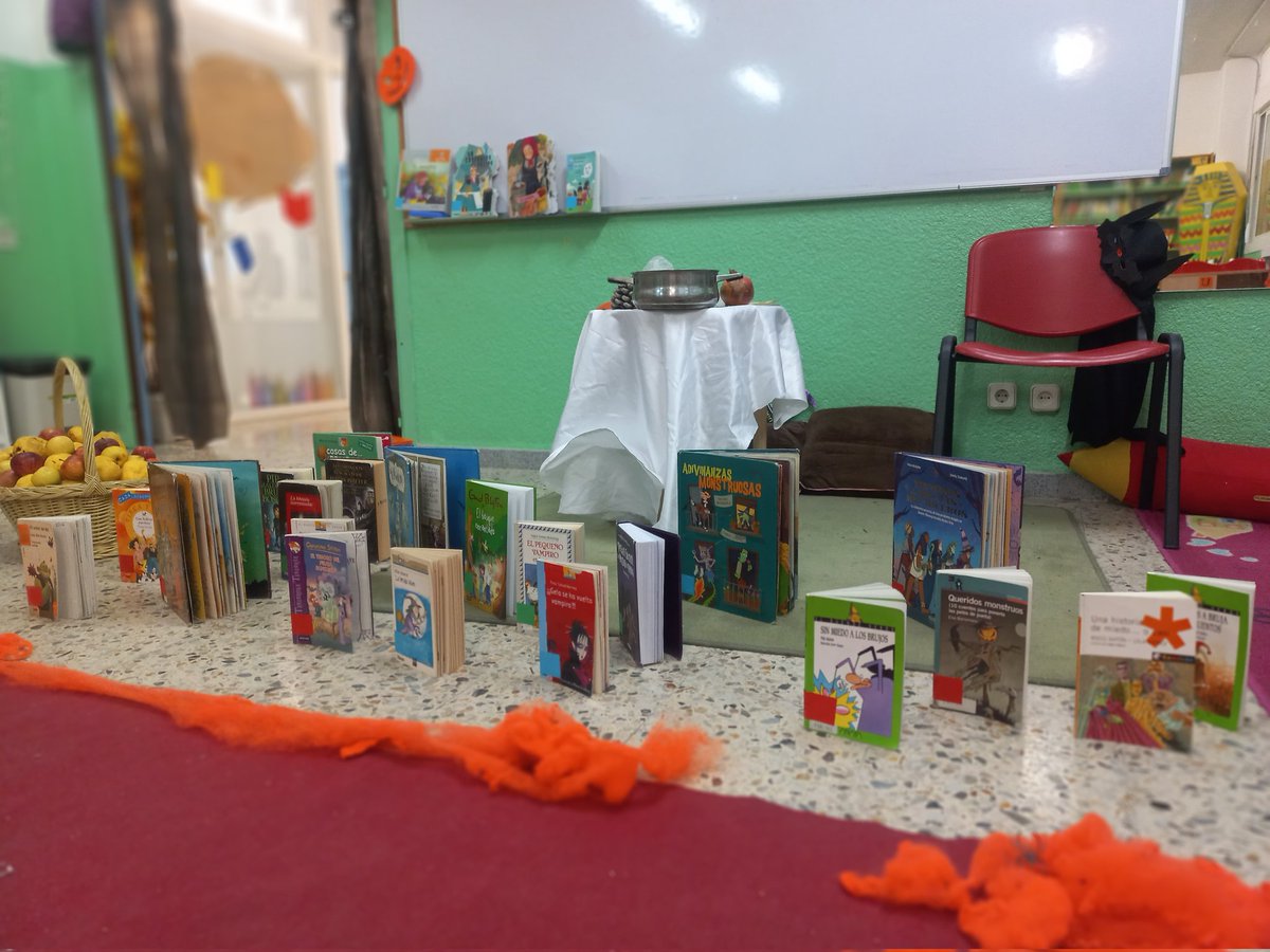 colegiotagore's tweet photo. #Tagoresemueve , #CreatividadTagore #bibliotecatagore
La biblioteca del colegio se realizaron diversas actividades con motivo de Halloween: animaciones a la lectura, scape room,decoraciones, etc. https://t.co/op0HUPz1w7