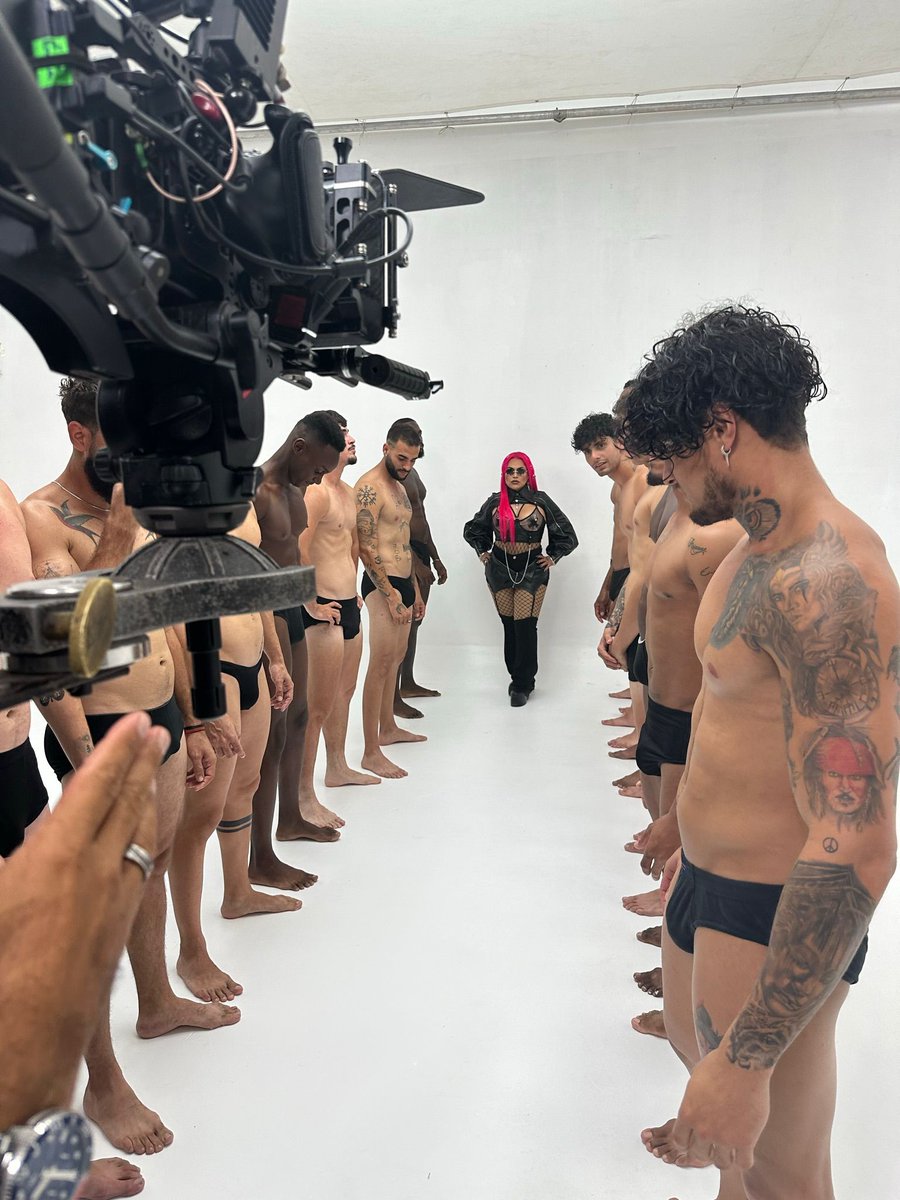 Este 10 de nov. Salimos con estreno del tema y vdo #shortman 
10 de nov. #music #Europa #Europe #Latinoamérica #latinos #Asian #Asia #USA #Italy #España #Francia #Mexico #Guatemala #costarica #Nicaragua #Salvador #belice #Mexican #Mexico #Colombia #Ecuador #Peru #Brasileirao