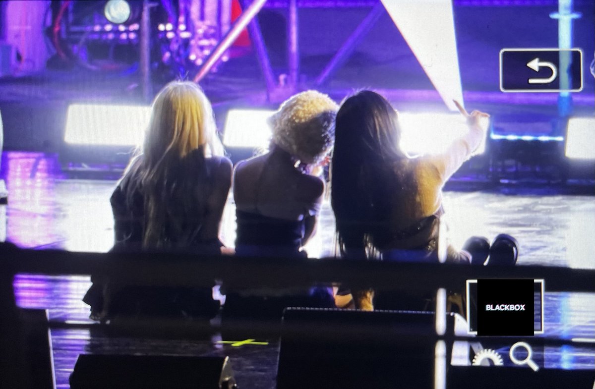gf_blackbox's tweet photo. 231102 프리뷰💓 #비비지 #VIVIZ #VERSUS #MANIAC https://t.co/RXxcmD5kG1
