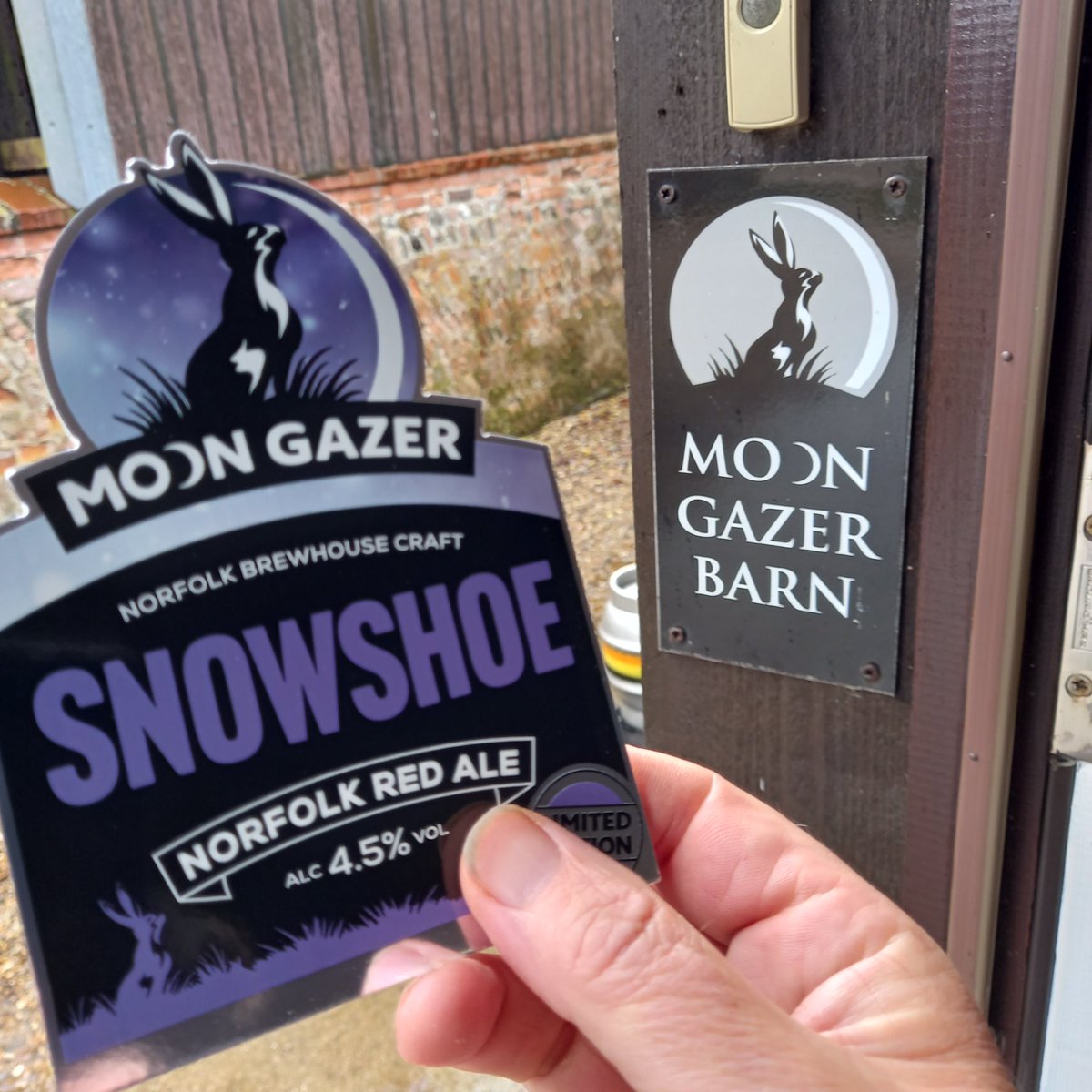 moongazerale's tweet photo. Well the pump clips have arrived, so its official Snowshoe will be in cask for Crimbo season... https://t.co/ApHwLGXh7A
