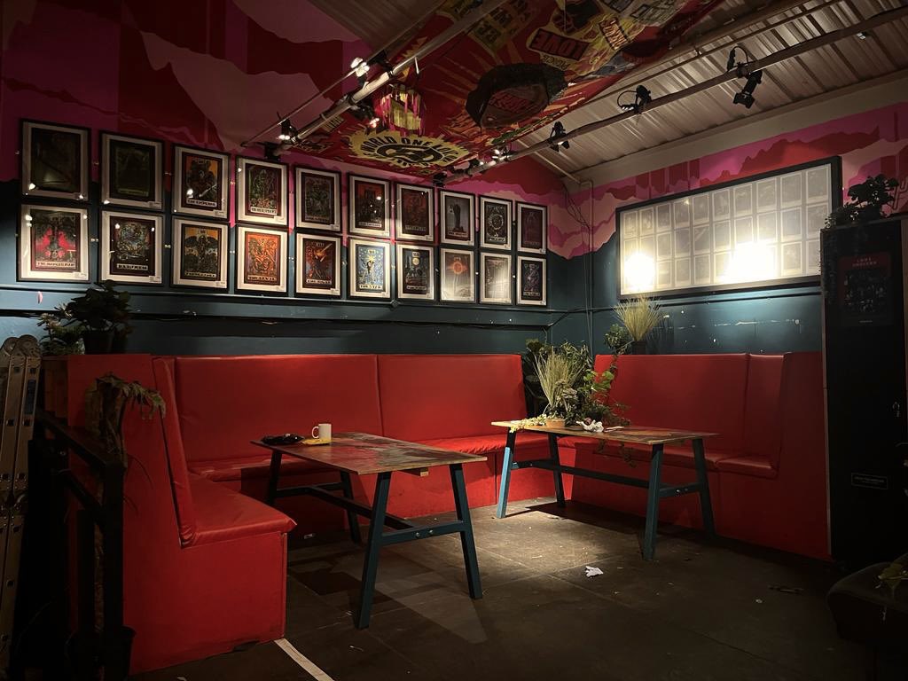 Tonight!💥 Bristol based? We’ve got your Thurs evening covered! Head to <a href="/LostHorizonHQ/">Lost Horizon</a> from 5pm for the opening night of Jake Pond’s exhibition.

Hang out in our new yard bar, with Hip hop / acid beats brought to you by DJs FRD &amp; Rudi. Free entry!

fb.me/e/3W9F06Bef