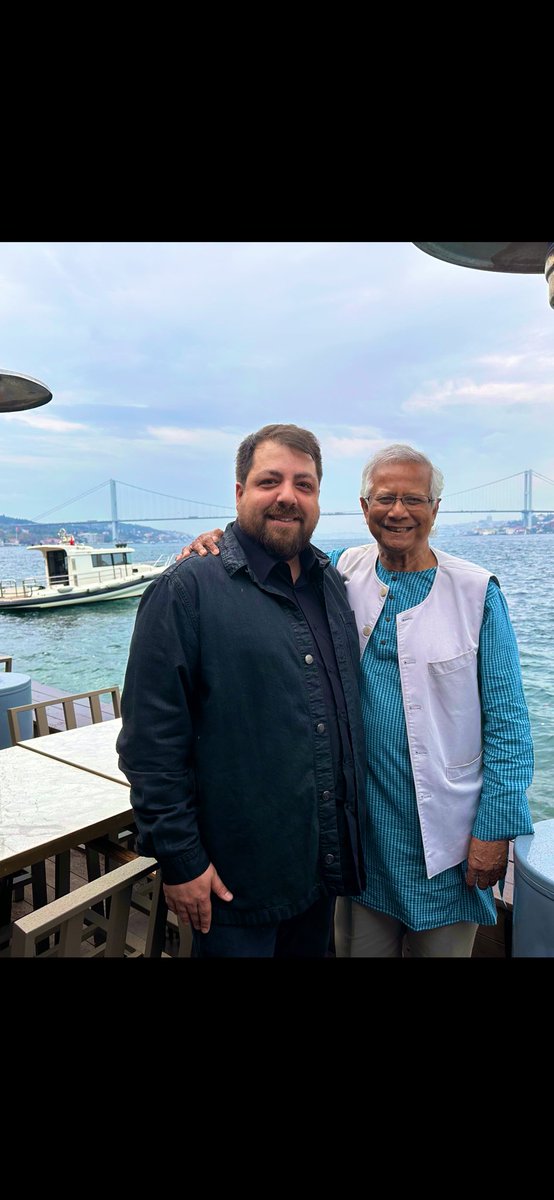 halilfatihakgul's tweet photo. Dünyayı değiştiren 100 fikirden biri kabul edilen mikrokredi ve mikrofinansın fikir babası, tek seferde çift Nobel barış ödülüne lâyık görülen bilim adamı ve TGMP olarak ilham kaynağımız, Prof. Muhammed Yunus ile İstanbul hatırası. 
@Yunus_Centre https://t.co/2Nn37EwY6Q