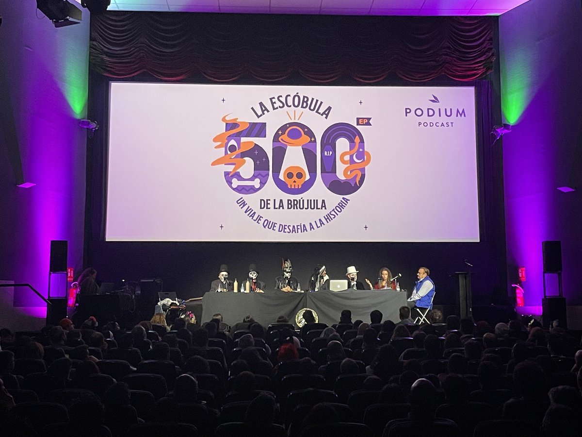 palacioprensa's tweet photo. ¡Felices de haber podido celebrar los 500 programas de @Escobuleros en #PalaciodelaPrensa! 🎃
Aquí os dejamos un resumen de lo que vivimos 📸
#LaEscobulaDelaBrujula #PodiumPodcast #500programas @PodiumPodcast https://t.co/qKJopU2cqD