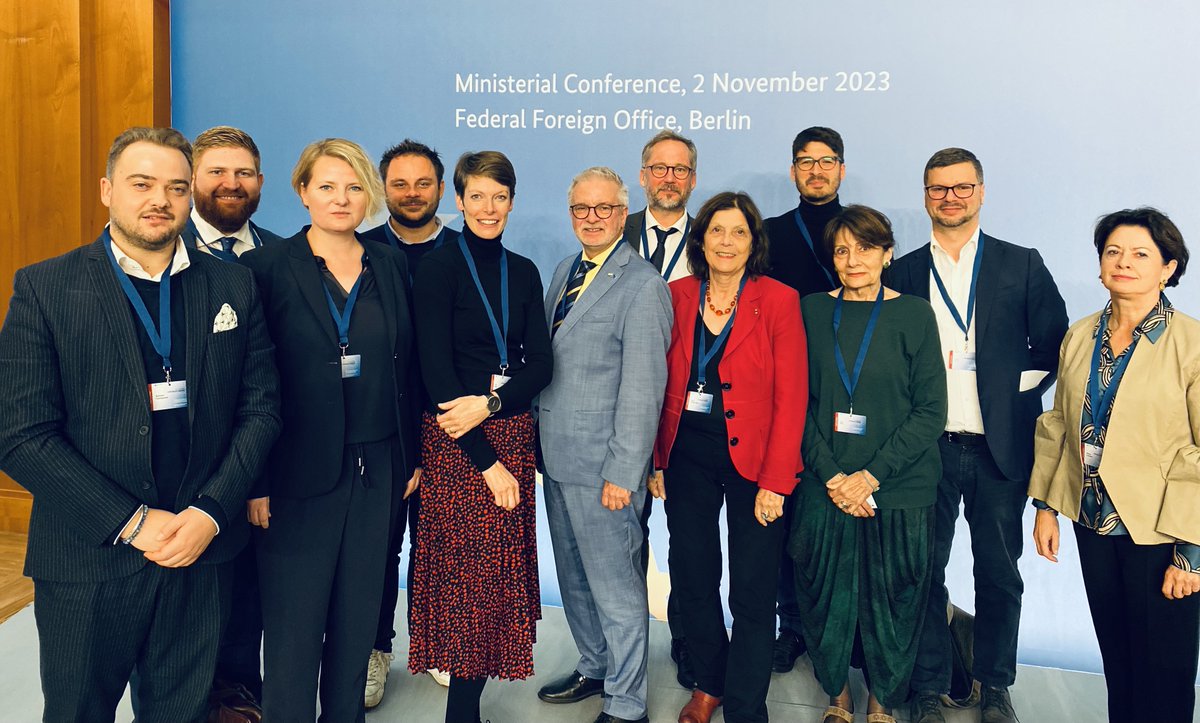 Unsere Zukunft ist🇪🇺: Das #EBDnetzwerk fordert in seiner gemeinsam verabschiedeten #EBDPolitik den #Mut &amp; die #Entschlossenheit für institutionelle #EU Reformen &amp; eine #Stärkung des 🇪🇺 Parlaments, um die demokratische #Stimme der #EU auf der politischen #Weltbühne zu sichern.