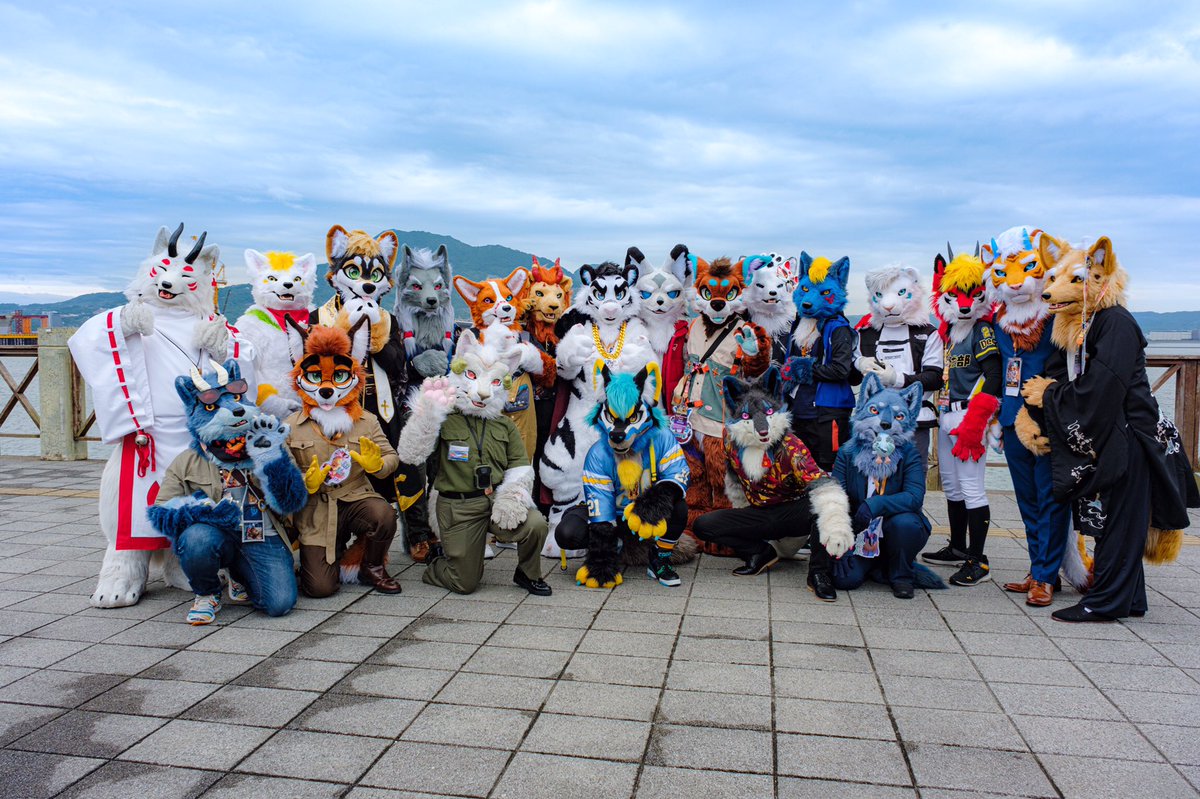 獸無限2023 BK Fursuit家族團拍

謝謝所有家族成員在緊湊的活動行程裡
特地挪出時段一起參與留下回憶 ❤️

感謝📷 攝影師 <a href="/howard5566183/">迪麗雅 ➡️FurryMit</a>