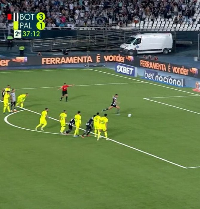 AndreiOliver07's tweet photo. @felipeneto Foi a CBF quem perdeu o pênalti aos 37 do 2º tempo ?? 
Botafogo teve clara chance de ampliar para 4x1 toma vergonha na cara e assumi logo que o Palmeiras fez o inacreditável de virar o jogo nos minutos finais… https://t.co/P3NeuF8ch6