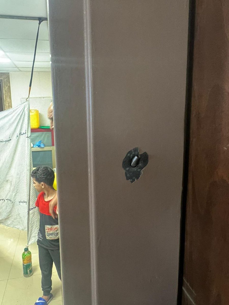 QudsNen's tweet photo. #Breaking | Press Coverage: According to the Red Crescent, "Occupation forces have opened fire on #AQudsHospital in Tal Al-Hawa, west of #Gaza, resulting in injuries to two displaced individuals who were shot in the chest and abdomen." https://t.co/um2oTlIHA6