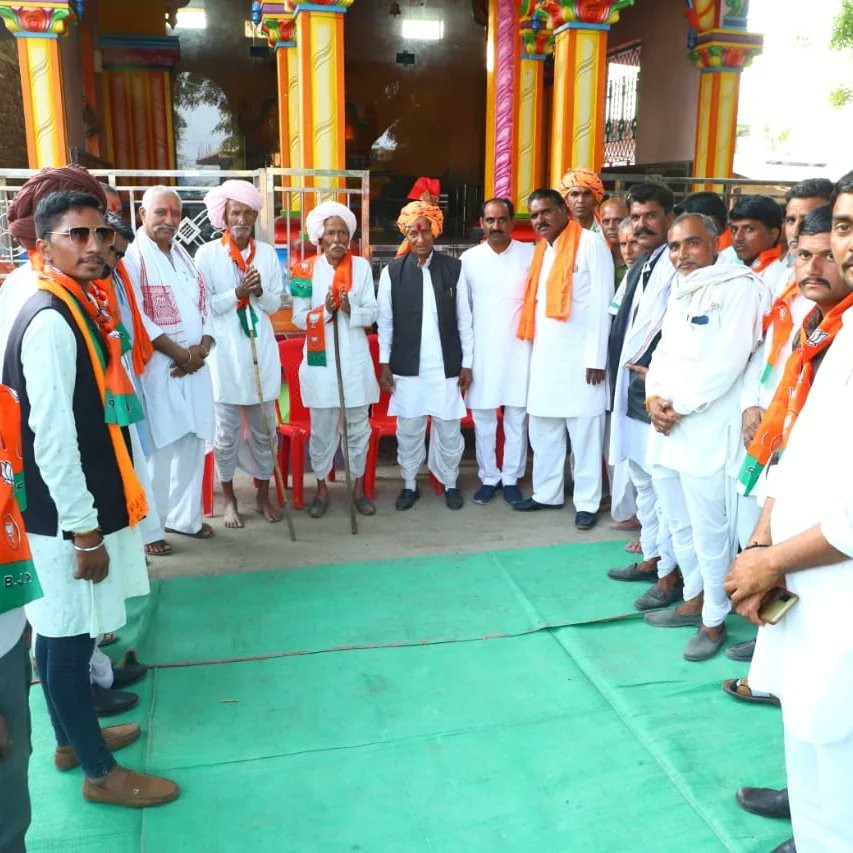 Dangihajarilal's tweet photo. आज ग्राम गुलखेड़ी(चवरियाखेड़ी),गणेशगंज(मेलुखेड़ा),देवलीयाखेड़ी(गोपालपुरा)और गोविन्दपुरा(खटकी)गाँव मे घर-घर जाकर जनसंपर्क किया और आने वाली 17 नवम्बर को कमल के फूल वाले बटन को दबाकर भारी बहुमत से भाजपा को विजयी बनाने के लिए लोगो से अवाहन किया।
#khilchipur
#Vote4MP
#Vote4BJP https://t.co/h9BJfvfJWW