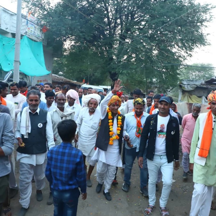 Dangihajarilal's tweet photo. आज ग्राम गुलखेड़ी(चवरियाखेड़ी),गणेशगंज(मेलुखेड़ा),देवलीयाखेड़ी(गोपालपुरा)और गोविन्दपुरा(खटकी)गाँव मे घर-घर जाकर जनसंपर्क किया और आने वाली 17 नवम्बर को कमल के फूल वाले बटन को दबाकर भारी बहुमत से भाजपा को विजयी बनाने के लिए लोगो से अवाहन किया।
#khilchipur
#Vote4MP
#Vote4BJP https://t.co/h9BJfvfJWW