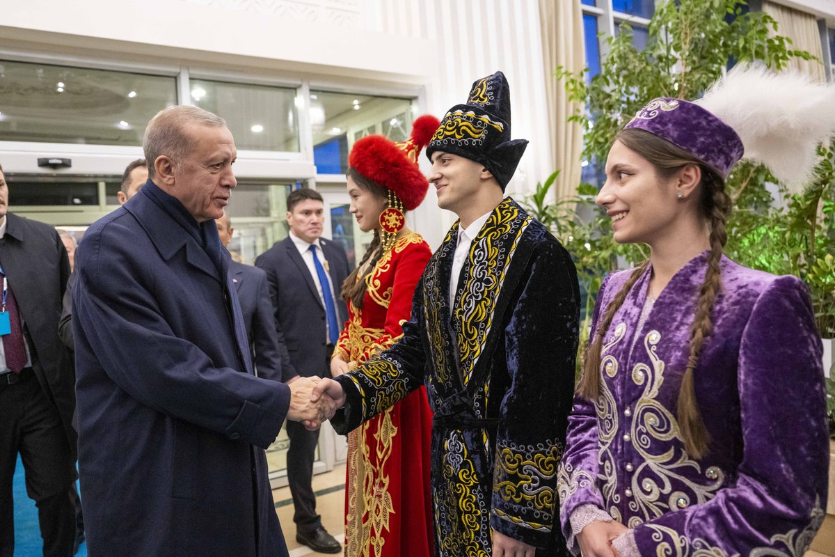 Cumhurbaşkanımız Recep Tayyip Erdoğan, Türk Devletleri Teşkilatı 10'uncu Zirvesi'ne katılmak üzere Kazakistan'ın başkenti Astana'ya ulaştı.