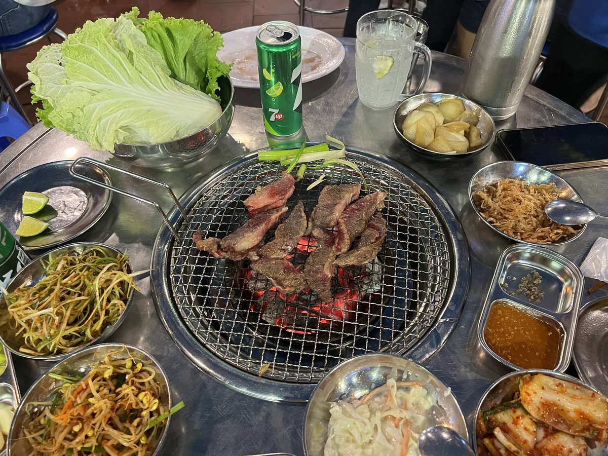 ThienPham2019's tweet photo. #Danang #Samwon
Trời Đà thành mưa lạnh, dắt nhau đi ăn đồ nướng Hàn
Tuyệt cú mèo https://t.co/LNdmvTBrFP