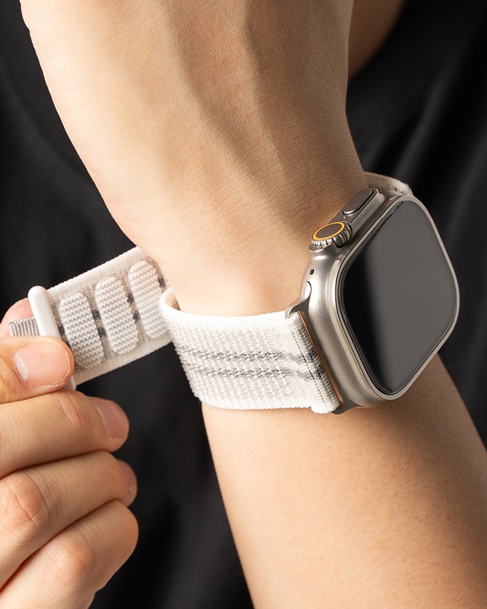 ringkeindia's tweet image. Stay ahead of the curve with the Ringke Air Sports Loop for your Apple Watch Series 8/7. The perfect combination of fashion and function.

Grab yours now!
ringke.co.in/search?q=air+l…

#applewatch8 #applewatch7 #smartwatchcase #ringkeindia