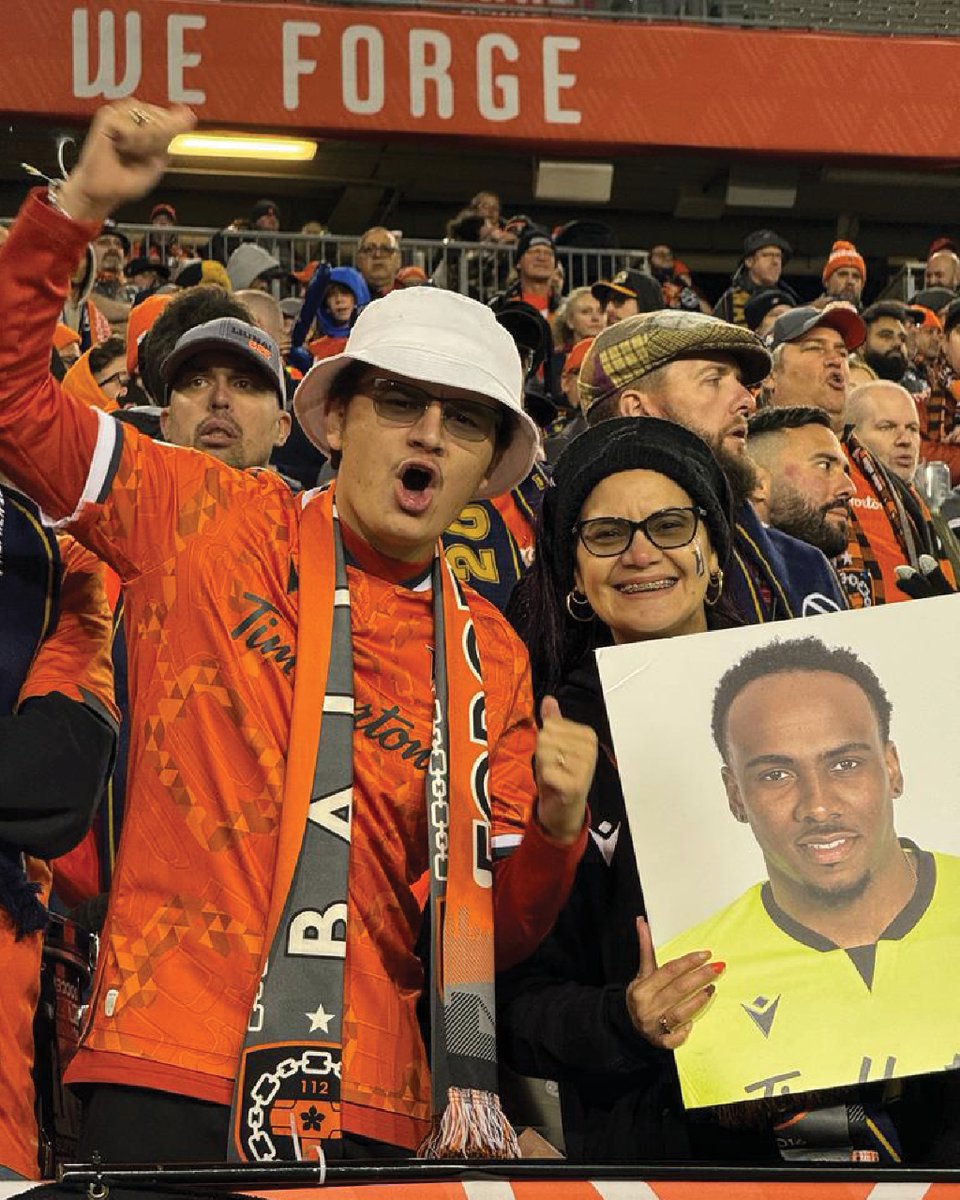 pelotademaple's tweet photo. 📢 FINAL DE MAPLE 2023 📢 El fútbol sin el apoyo de la hinchada es solo 11 jugadores detrás de una pelota. Te traemos algunas fotos de la hincha de @forgefc en la final de la @cplsoccer #CalPl #pelotademaple⚽🍁. https://t.co/47qj90CWjX