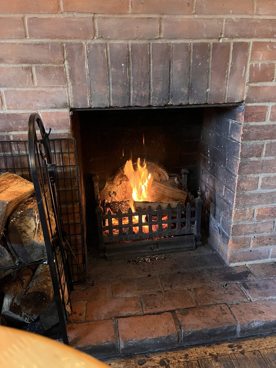 DH_Maintenance's tweet photo. #rainedoff #rainedout #powercut at home so #publunch at the #local - in front of a #lovely #logfire ❤️ https://t.co/acp6b8FjvV