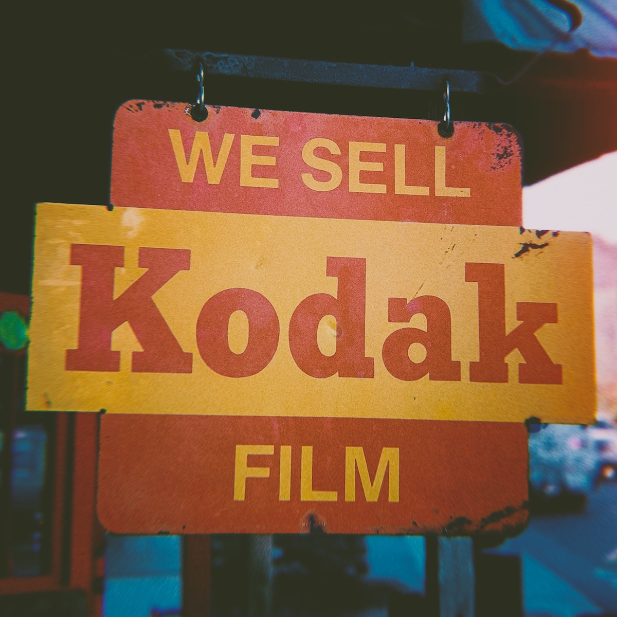 Embrace change, don't fear it! The cautionary tale of Kodak reminds us: stagnation leads to downfall. True leaders innovate fearlessly, using experience as a launchpad. Let's be those leaders, shaping a future where adaptability is our strength! #Innovation #Leadership #change 💡