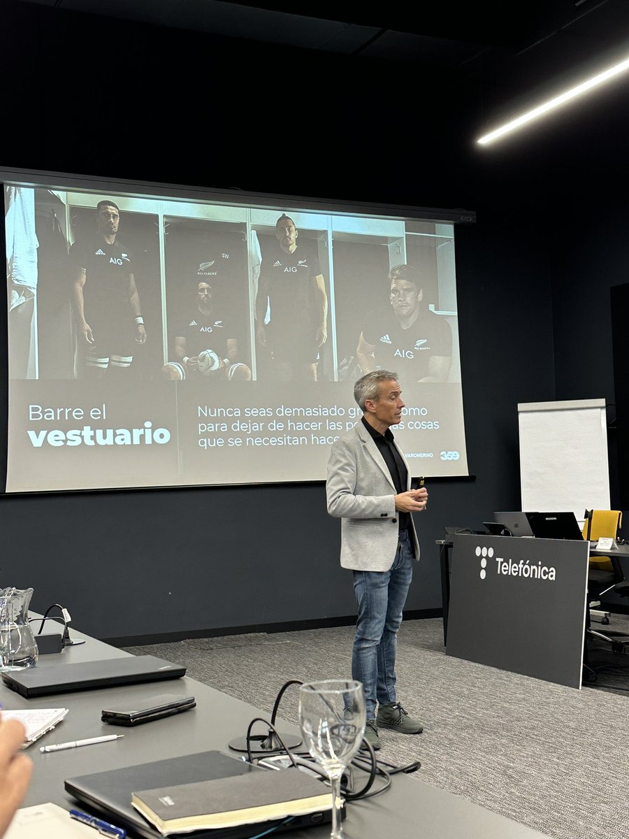 “Trabajar en equipo significa aprender a gestionar lo imperfecto”, muy crack la  ponencia de <a href="/alvaromerino/">Álvaro Merino</a> ¡mil gracias!