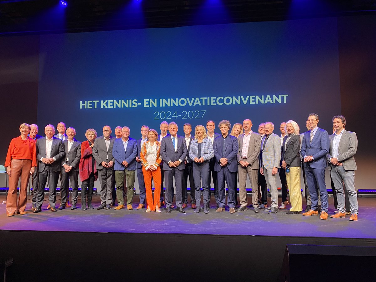 Tijdens <a href="/InnovatieX/">InnovatieX</a> is het KIA/KIC 2024-2027 ondertekend. Interessant om te horen/zien dat veel van de adviezen van @AdviesraadWTI worden/zijn meegenomen.
