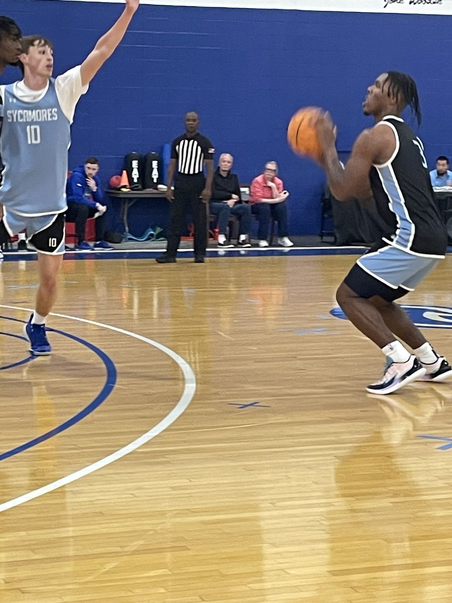 ByHunterTickel's tweet photo. Imo, the lefty out of Indy is being slept on ahead of his debut with the Trees. Ryan Conwell is crafty around the rim as a scorer and has a confident presence:

https://t.co/aSQfuX4tby
@EG10basketball @mid_madness @inthegymhoops_ @CourtsideFilms @CoachZych @TheAthleticCBB https://t.co/SZos5ZpLA8