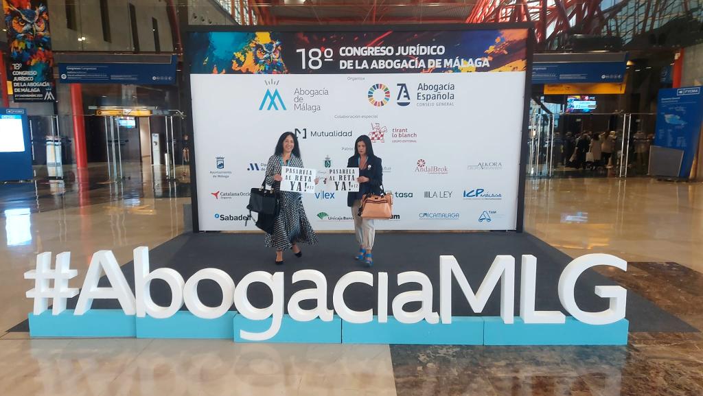 Nievesbokerona's tweet photo. 18 congreso de la abogacía malagueña,  seguimos reivindicando nuestra pasarela al RETA ante las exiguas pensiones que nos va a dejar la mutualidad,  queremos seguir cotizando, pero en el RETA y que se nos permita llevarnos nuestros fondos de la mutualidad. https://t.co/qH11VvwBih
