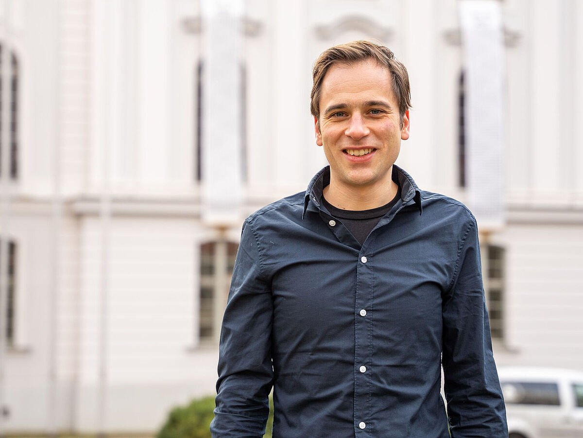 Und dann nächste Woche: neue Professur #Astroplasmaphysik Daniel Siegel '#Plasma #Astrophysics meets #GravitationalWaves' #Antrittsvorlesung #Aula #UniGreifswald  uni-greifswald.de/universitaet/i…