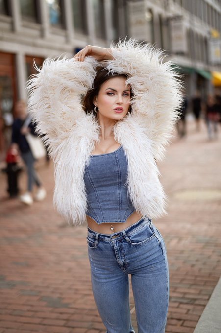 The power of a shaggadelic jacket ✨🪄🧥 #Boston https://t.co/5TKa9mqkyB<a href="/tag/boston"class="tags">#Boston</a>