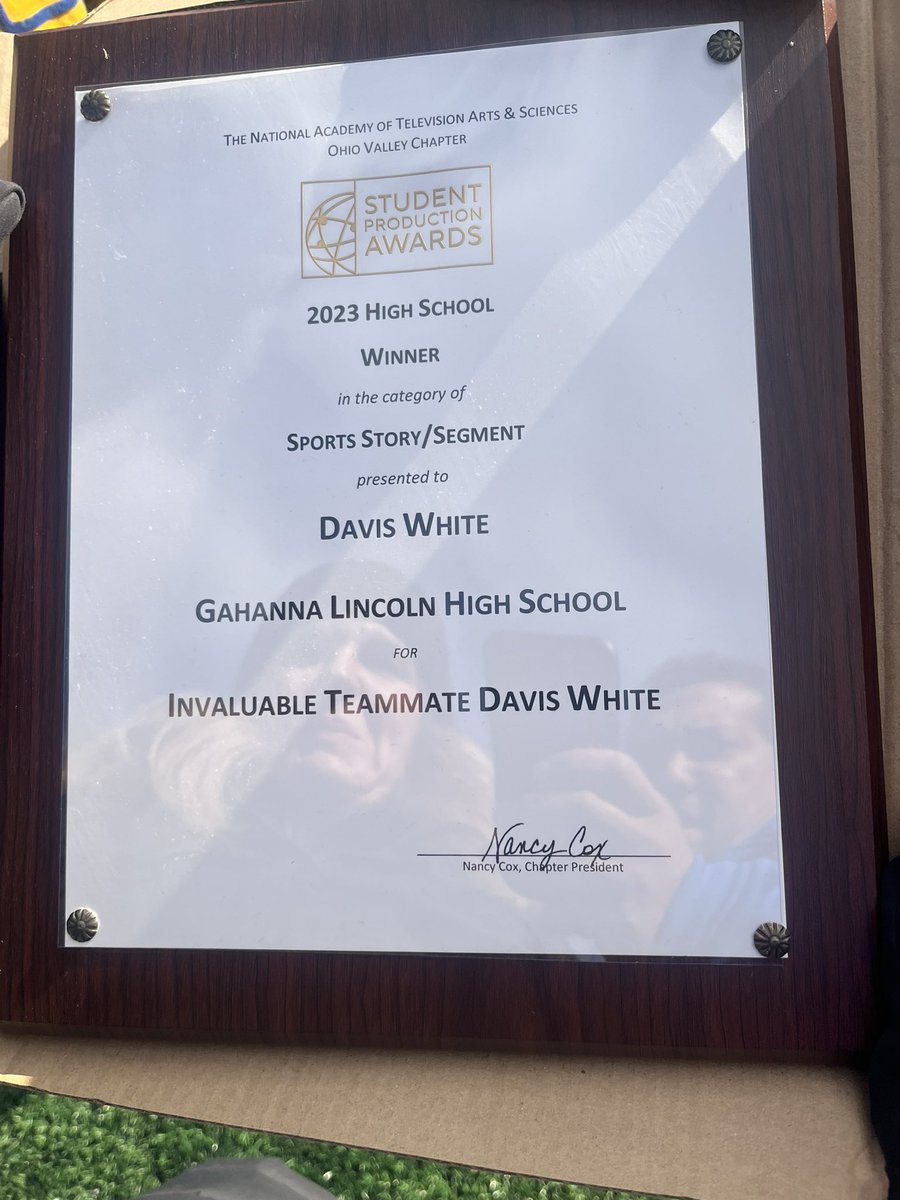 Our Man Davis White being honored for the story <a href="/LincolnLiveTV/">Lincoln LIVE</a> did on him last year!  We appreciate his energy and service to our program!  Best Hydration manger in the business!  💙💛 <a href="/mrstonywhite/">Chris White</a> <a href="/donnymac98/">Donovan White</a> <a href="/markster81502/">Marcus White</a> <a href="/GLHS_Athletics/">Gahanna Lincoln Athletics</a> <a href="/GLHSLions/">Gahanna Lincoln HS</a>