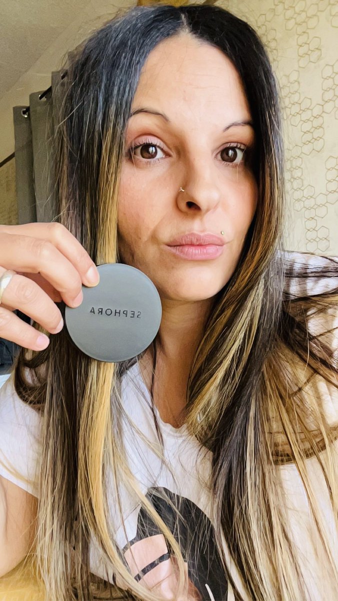 eddarmoune's tweet photo. Découverte du fond de teint poudre mat 
Numéro 17y 
Sephora 

Jolie couvrance moyenne et modulable pour unifier et flouter les imperfections. 

#sephora #tryit #tryitszmpling #poudremat #fonddeteint #test  #ambassadrice  #testeuse #produitoffert https://t.co/cikfgq9aK3