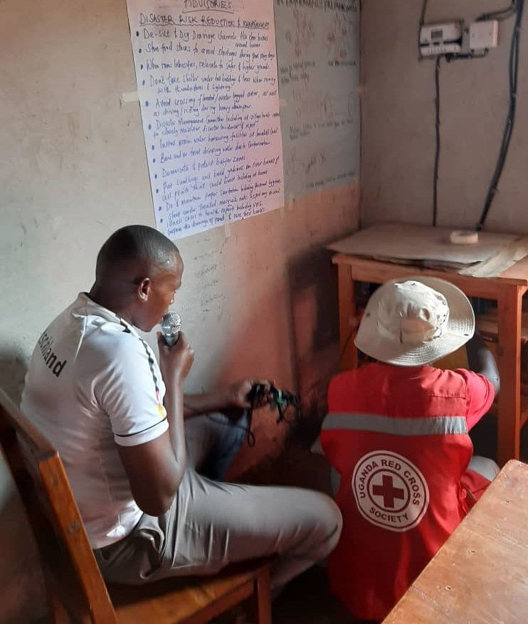 UgandaRedCross's tweet photo. Under the @eu_echo funded Project (Pilot Programme Partnership - PPP), the team in Kasese district has embarked on  dissemination of emergency preparedness advisories, using the URCS established community radios. 

As we experience heavy rains (El-nino period), the radios serve as sources of information, reaching even the most remote and marginalised communities with timely lifeline information. 

We have engaged communities in Karusandara, Bulembia and Ibanda-Kyanya Sub-counties.

#ElninoPreparedness 
#CommunityEngagement
#DisasterPreparedness 

@JoelKitutu @NTALEEMMANUEL_ @DrBrianBilalK @inakasiita1 @robert_kwesiga @RodeKruis @roteskreuzat @IFRCAfrica @ifrc @eu_echo @opmdpm