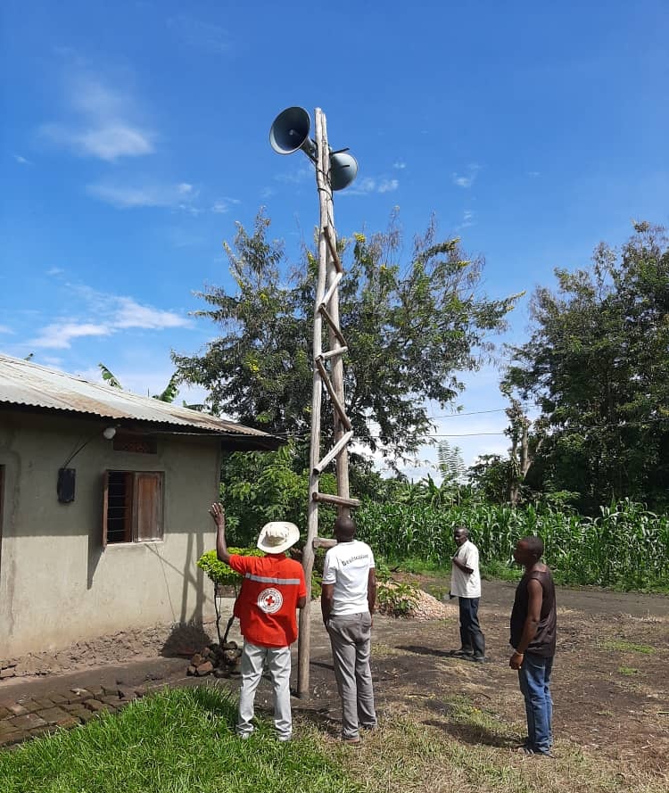 UgandaRedCross's tweet photo. Under the @eu_echo funded Project (Pilot Programme Partnership - PPP), the team in Kasese district has embarked on  dissemination of emergency preparedness advisories, using the URCS established community radios. 

As we experience heavy rains (El-nino period), the radios serve as sources of information, reaching even the most remote and marginalised communities with timely lifeline information. 

We have engaged communities in Karusandara, Bulembia and Ibanda-Kyanya Sub-counties.

#ElninoPreparedness 
#CommunityEngagement
#DisasterPreparedness 

@JoelKitutu @NTALEEMMANUEL_ @DrBrianBilalK @inakasiita1 @robert_kwesiga @RodeKruis @roteskreuzat @IFRCAfrica @ifrc @eu_echo @opmdpm