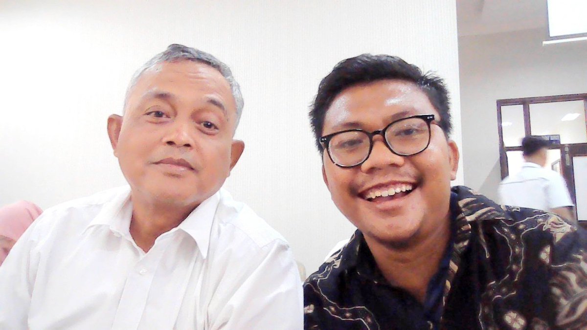 milham100's tweet photo. Foto bersama yang saya anggap mentor, guru, teman, orangtua yang selalu diskusi dari berbagai lini keilmuan yang intinya membahas kebaikan atau keselarasan berkehidupan https://t.co/LX4Go20Pdj