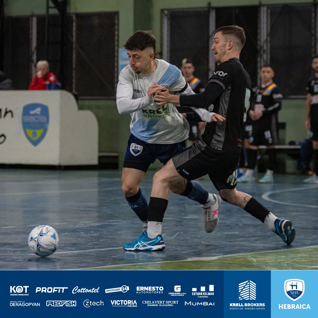 hebraicafutsal's tweet photo. ¡Victoria en el inicio de los playoff! 

📌 La Primera División venció por 3-2 a Secla con goles de @gianluca_legal (2) y @matiedel y se quedó con el primer punto de la serie.

🗓 El fin de semana continuará la historia en busca de las semifinales. 

¡Vamos #Hebraica! 🔵⚪️ https://t.co/xh5iVOpbUH