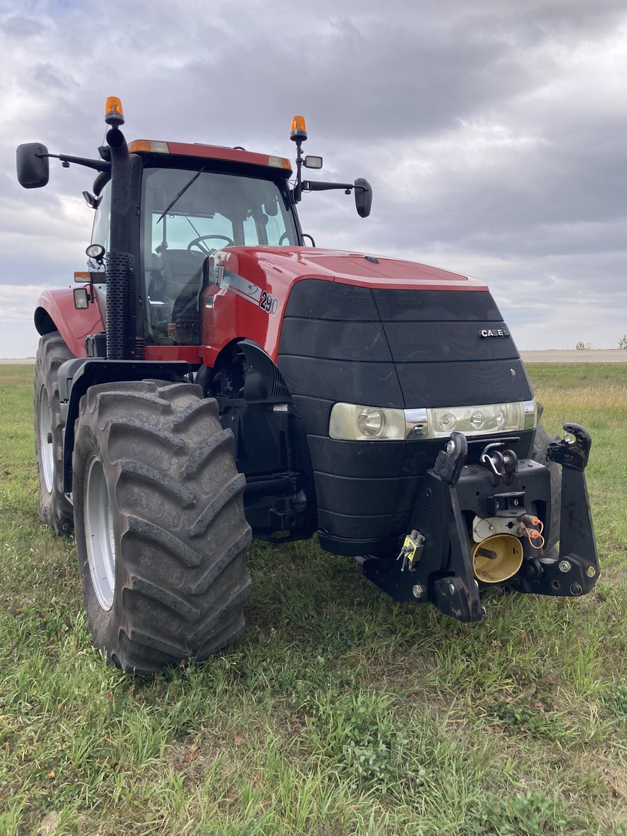 prairietractor's tweet photo. 2012 Case IH Magnum 290
19 Speed Powershift
Front and Rear PTO
Front and Rear TPH
Suspended Cab
5 Rear Electronic Remotes
Guidance Ready
Cab Suspension
Class 5 front axle
600/70R30 Front Tires
650/85R38 Rear Tires
Electronic joystick
Deluxe Cab
3674 Hours
$189000 https://t.co/nKR8DONVQw