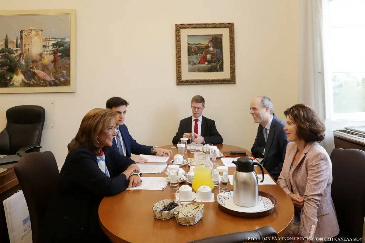 Στη συνάντηση που είχα με την πρέσβη της Γαλλίας στην Αθήνα @laurenceauer επιβεβαιώσαμε την άριστη συνεργασία των χωρών μας σε πολλούς τομείς και υπογραμμίσαμε τη μεγάλη σημασία της Συμφωνίας Στρατηγικής Εταιρικής Σχέσης μεταξύ των δυο χωρών μας. Επίσης ανταλλάξαμε απόψεις για…