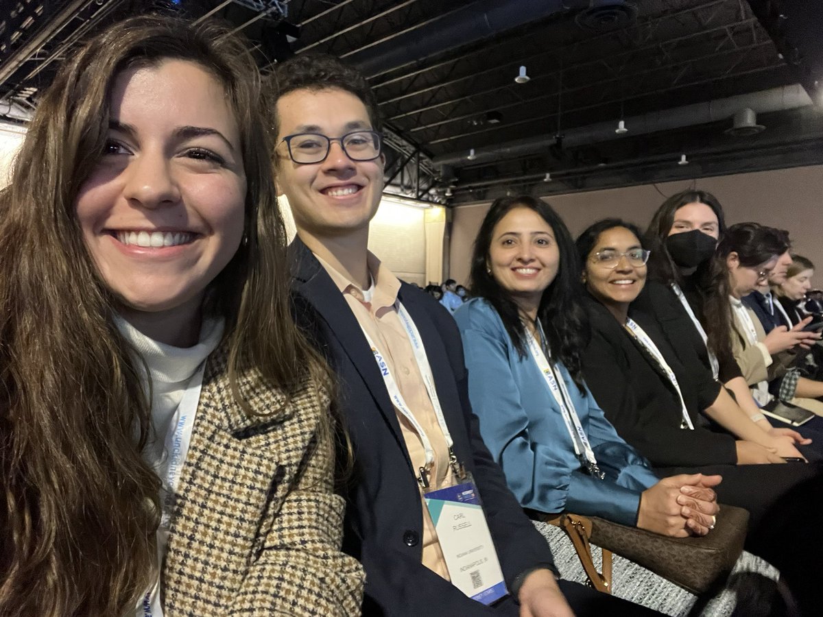 nefron1310's tweet photo. Great start to #KidneyWk with @ASNKidney #KidneyStars. Inspiring stories at the plenary session for future nephrologist @SelinaHoelzel @ameliamercado00 @bcmhouston Anisha @CarlR_BME https://t.co/46b65jGwzM