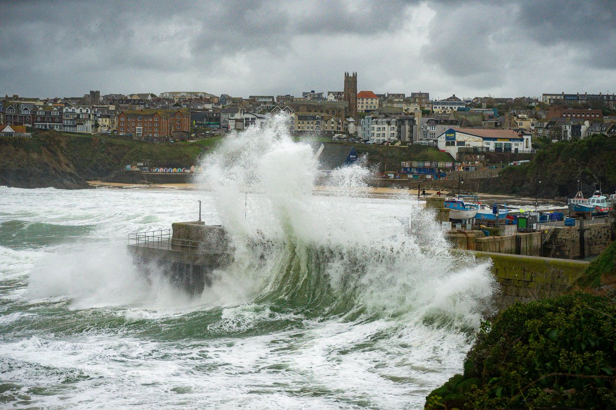 btl_images's tweet photo. Storm Ciarรกn meets the harbour ๐๐ค๐ #newquay #cornwall #Stormciaran #bbcweather #itvweather #skynews #piratefm #cornwalllive #stormphotography #NaturePhotograhpy #Sonya7ii #lightroom #picfair https://t.co/uj1JMITGNa