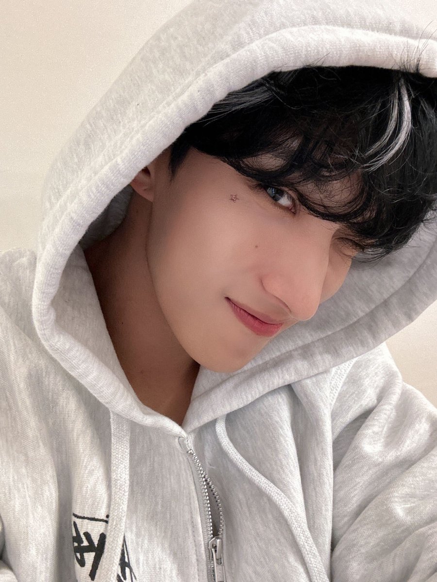 pledis_17's tweet photo. [17'S 도겸] 포챠🖤 https://t.co/Mk31mpqzfE