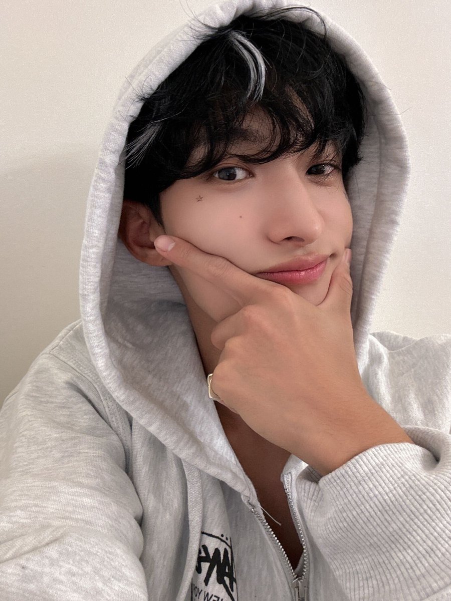 pledis_17's tweet photo. [17'S 도겸] 포챠🖤 https://t.co/Mk31mpqzfE