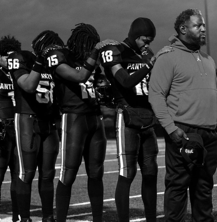 Thankful for my brothers Thats always there for me <a href="/RVille_Football/">Roseville Football</a> #rfb #ThankfulThursday @takeover_mike <a href="/Bsnowden___/">Bryant Holland-Snowden</a>