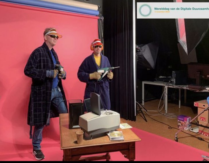 What started as a joke during the conference dinner @ipres2022 between @rvanveenendaal and me ended up being a video-clip parody ‘De Bennies - Everlasting’ for #wdpd2023 with many colleagues of #kb_nederland and #NLNatarchief participating! #everlasting

youtube.com/watch?v=UuakdK…