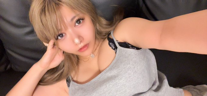 すっぴん、部屋着、鼻の頭に絆創膏 の３点セットです https://t.co/152WV5Rxwq