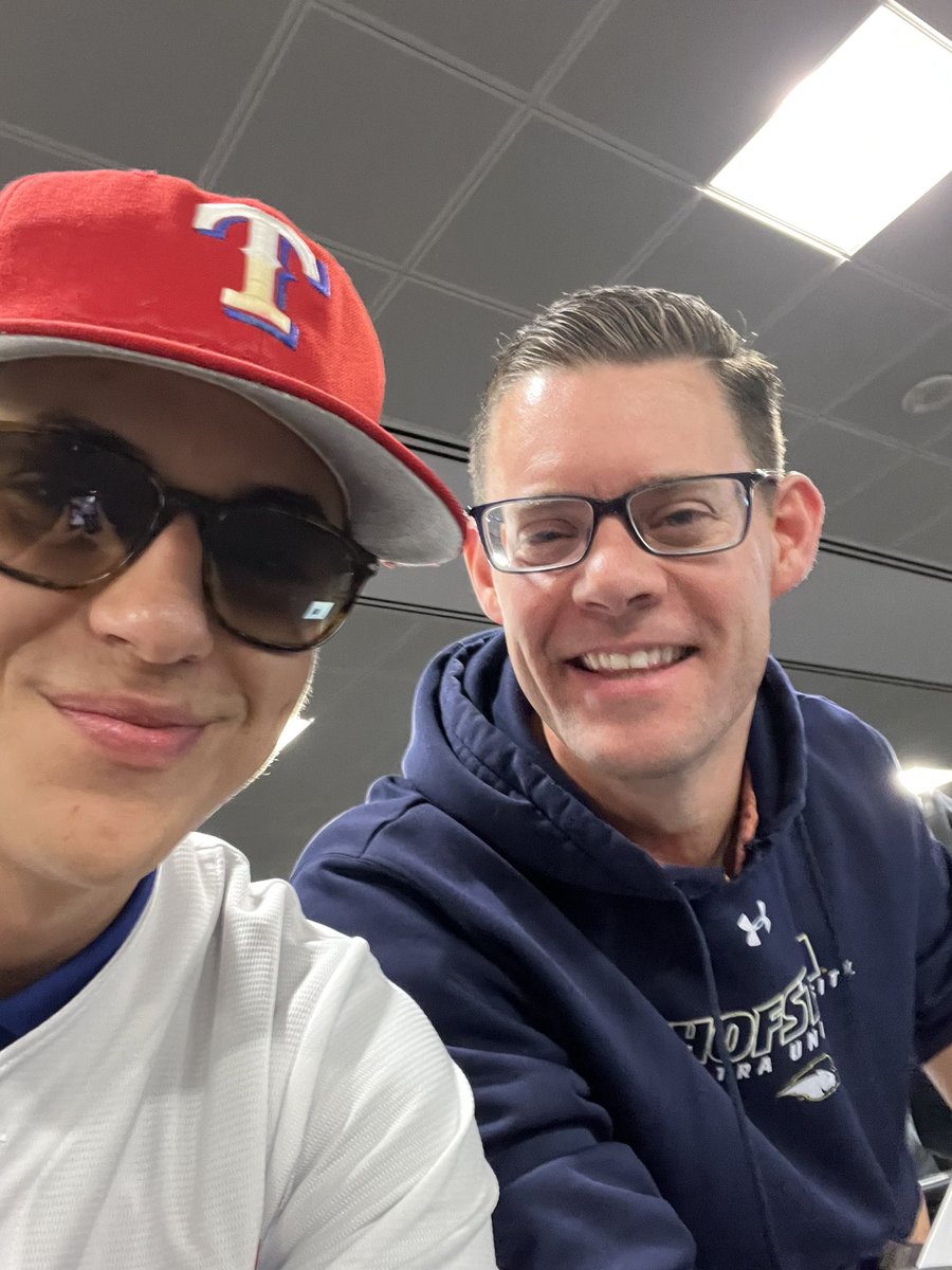H00KEMHorns14's tweet photo. Successful business trip

 #WentAndTookIt  @MikeLeslieWFAA https://t.co/pKltJgucYg