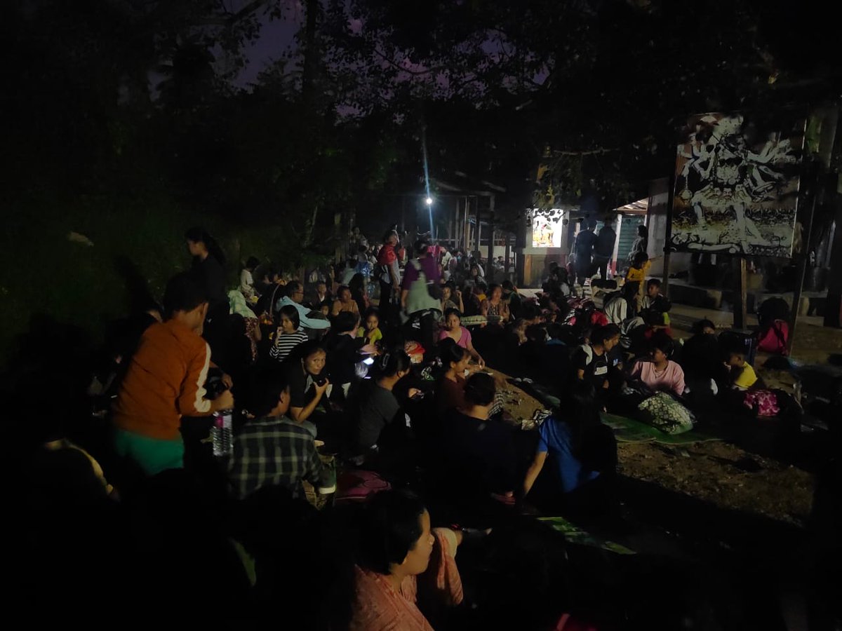 KhupLhungdim's tweet photo. Residents of Moreh are compelled to leave their homes due to terror caused by Meitei Terrorists.

Meitei Terrorists Burned down houses, vehicles and even certificates of the Kuki zos.
@narendramodi @AmitShah

#MeiteiAtrocities
#MeiteiWarCrimes
#ThisIsKuki_ZoStory https://t.co/PtGJ7LnAlX