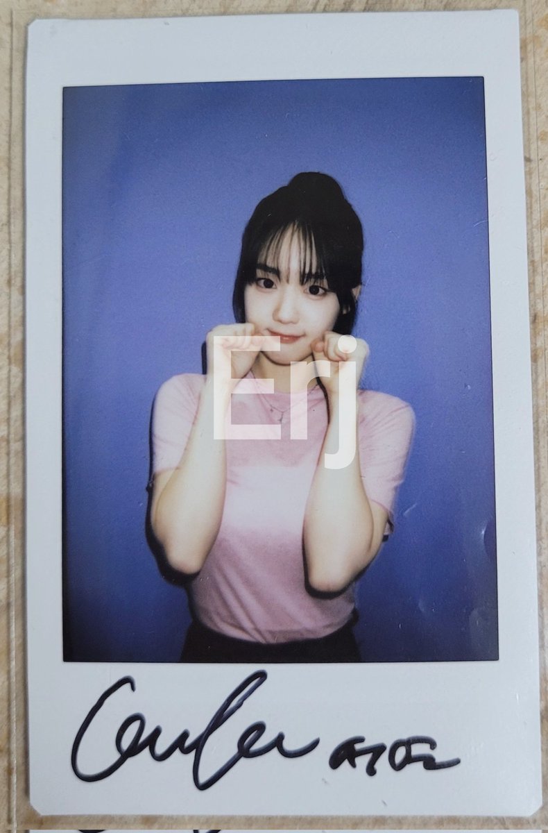 Seoyeon signed pola haver 😳❤️