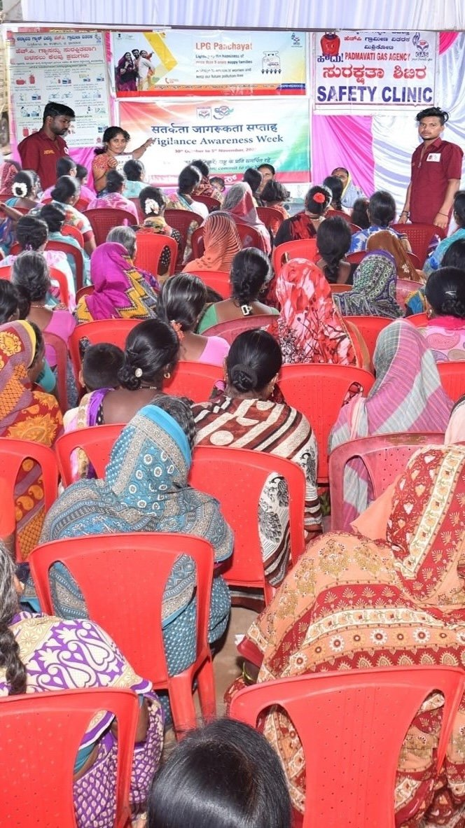 Padmavati_Gas's tweet photo. Padmavati Gas Agency H P Gramin Vitarak We conducted LPG Panchayat at Killa oni Mishrikoti @HPCL
@HUBLILPGRO @HpclSz https://t.co/AQ58G2g6z5