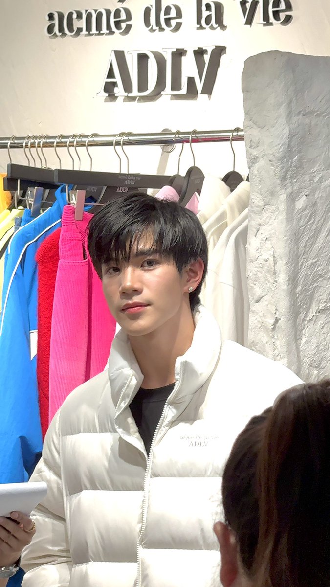 FirstChayanuch's tweet image. น่ารักจนใจเจ็บ😊 ได้ทุกมุมจริงๆเลย ยอมใจตัวเองที่ตื่นแต่เช้าเพื่อมาหาโฟ้ดโฟ้ด เป็นอีเว้นท์แรกที่ฉันยอมสละงานมา งือออ ใจฟูสุดๆๆ ขอบคุณนะที่มาต่อลมหายใจของมัมหมี มีแรงกลับไปทำงานต่อละ🫶🏻 

#Fourthnattawat 
#ADLVThailandxFourth