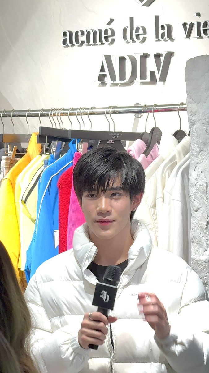 FirstChayanuch's tweet image. น่ารักจนใจเจ็บ😊 ได้ทุกมุมจริงๆเลย ยอมใจตัวเองที่ตื่นแต่เช้าเพื่อมาหาโฟ้ดโฟ้ด เป็นอีเว้นท์แรกที่ฉันยอมสละงานมา งือออ ใจฟูสุดๆๆ ขอบคุณนะที่มาต่อลมหายใจของมัมหมี มีแรงกลับไปทำงานต่อละ🫶🏻 

#Fourthnattawat 
#ADLVThailandxFourth